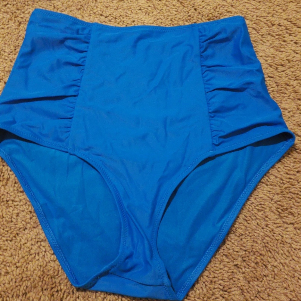 High waisted cheeky bikini bottom